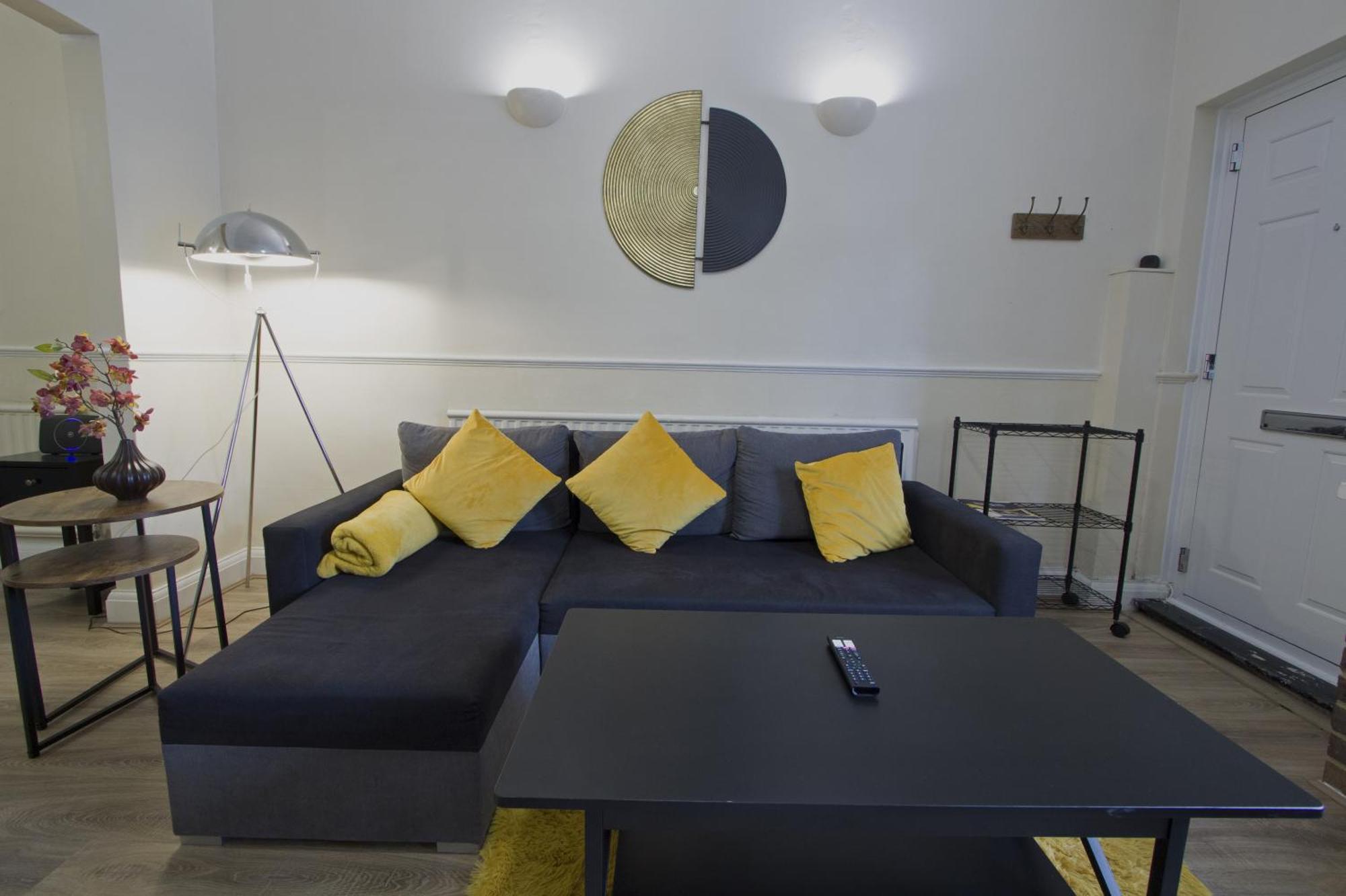 Family House In * Farnborough (Hampshire)